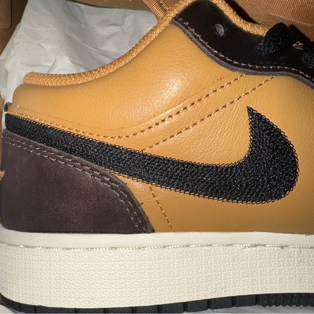 Nike Air Jordan 1 Low SE Flax/Black-Baroque Brown - Picture 5 of 7